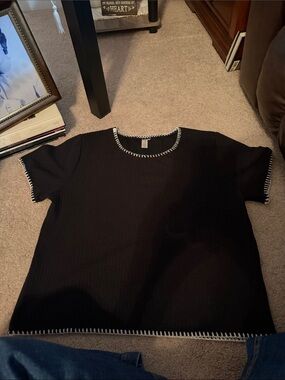Black Short-Sleeve Knit Top with Contrast Stitching